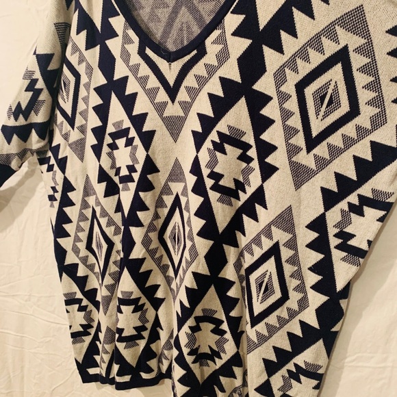 Tobi Oversized Aztec Pattern Sweater - Picture 4 of 4
